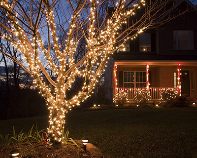 outside-holiday-lighting