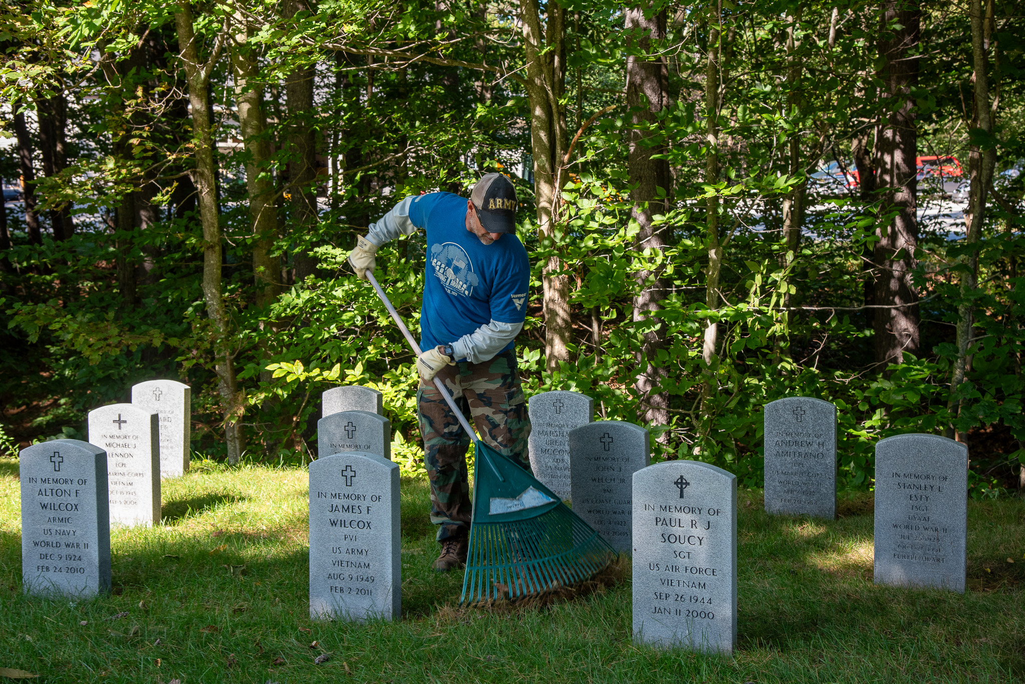 Eversource employee volunteers for Saluting Branches event.