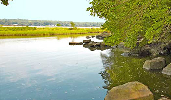 bartlett-cove-esg Eversource crews do natural gas repair work in Hyde Park, Massachusetts.