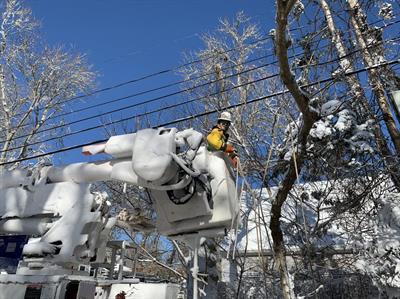 Lineworkers2