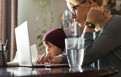 mom-kid-laptop-desk