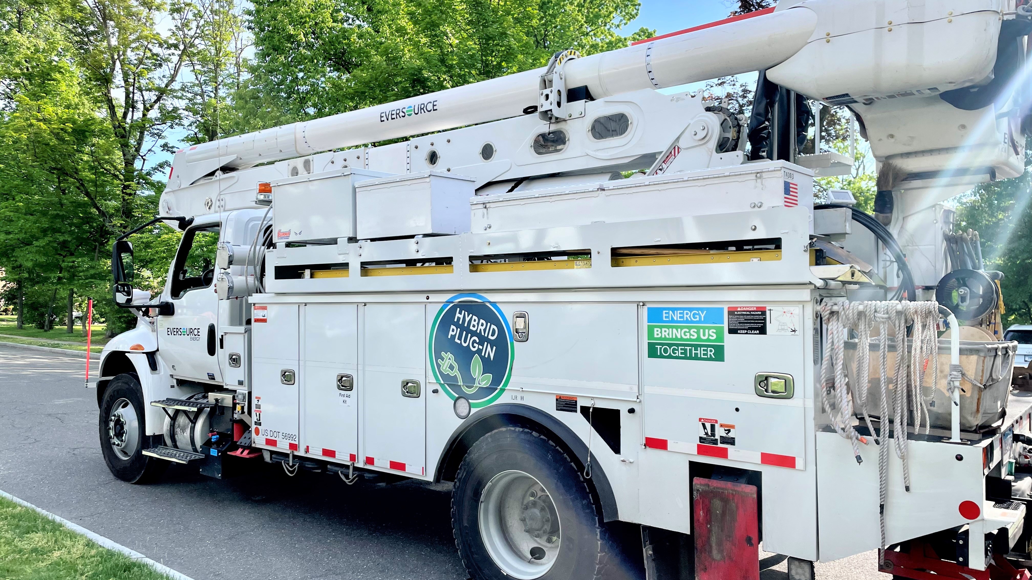 hybrid-bucket-truck-crop